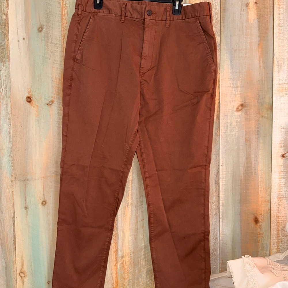 American Eagle Outfitters Men's Rust Chinos